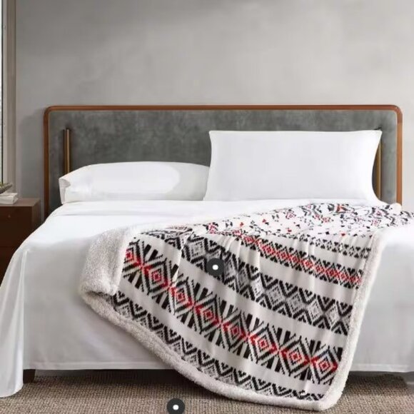 NWT Eddie Bauer Sherpa & Brushed Fleece Throw, Mountain Village Red, - Picture 7 of 11